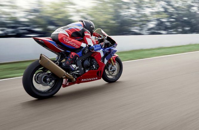 本田cbr1000rr和cbr1000rr-r对比,cbr1000rr和3r