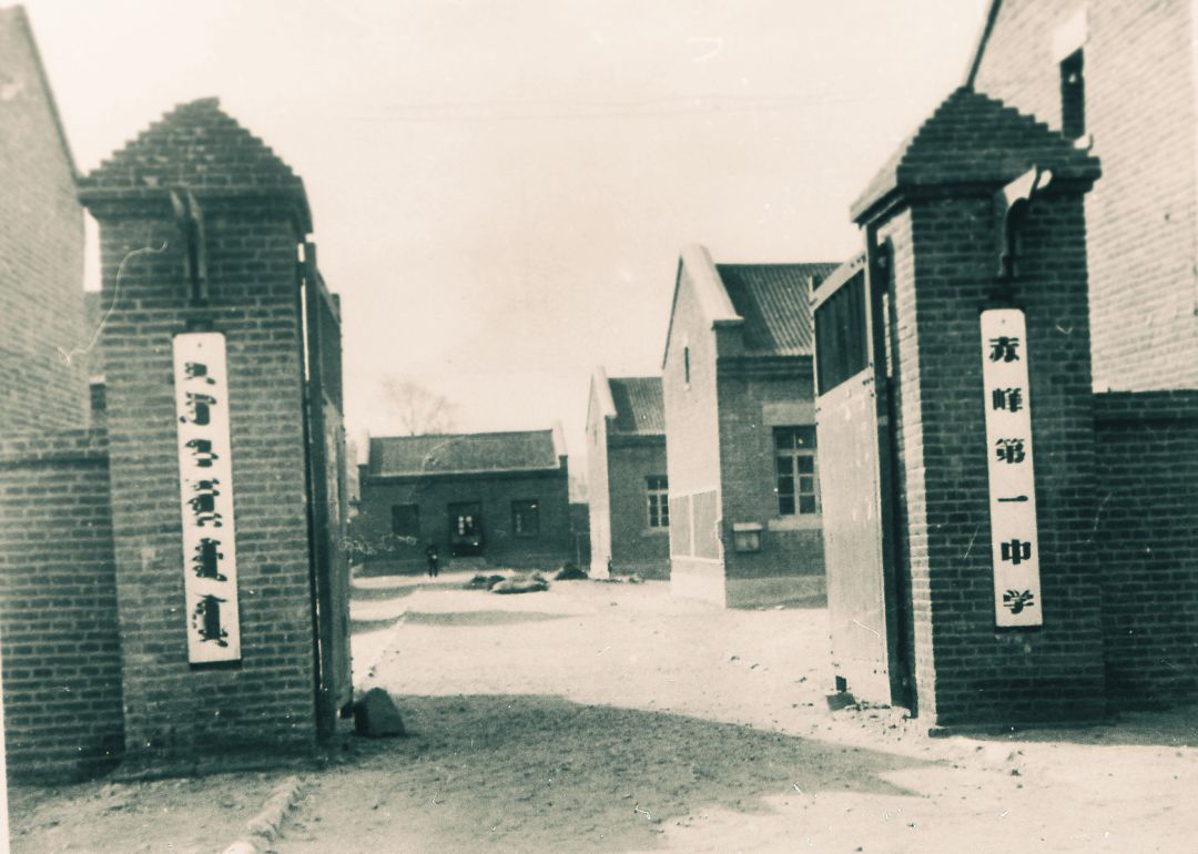 赤峰蒙中好吗,赤峰蒙中图片