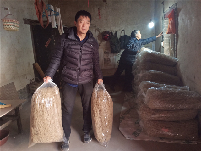 汝州市夏店镇黄沟村第一书记李青建土话不土