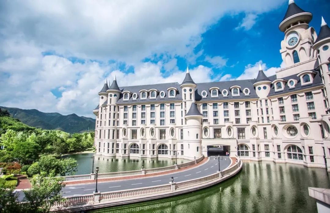 还在集五福？不如来抢这个酒景大礼包，抢到就是赚到