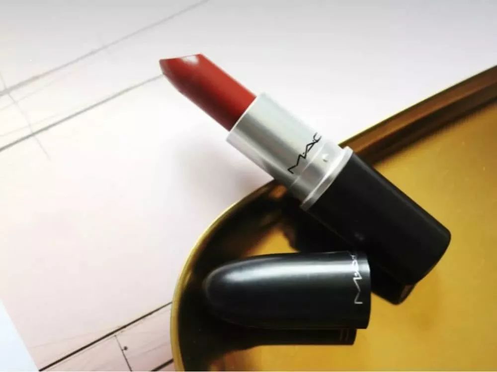 mac又纯又欲口红色号,mac粉嫩的口红色号