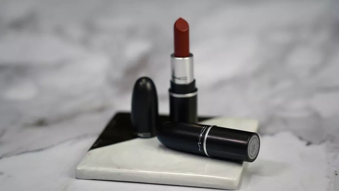 mac又纯又欲口红色号,mac粉嫩的口红色号