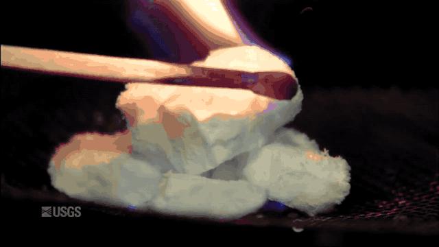 世界上可以燃烧的冰块,可以燃烧的冰块