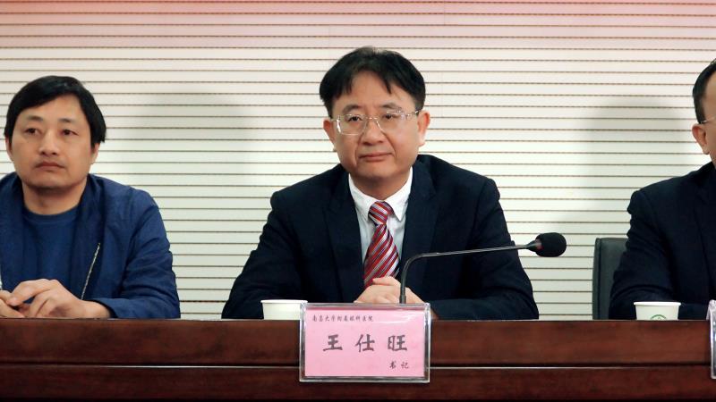 南大附属眼科医院与鄱阳县人民医院举行眼科专科联盟揭牌仪式