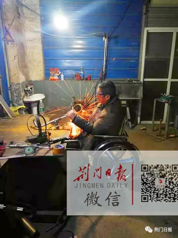 荆门这位高位截瘫的发明家登上央视舞台，感动全国