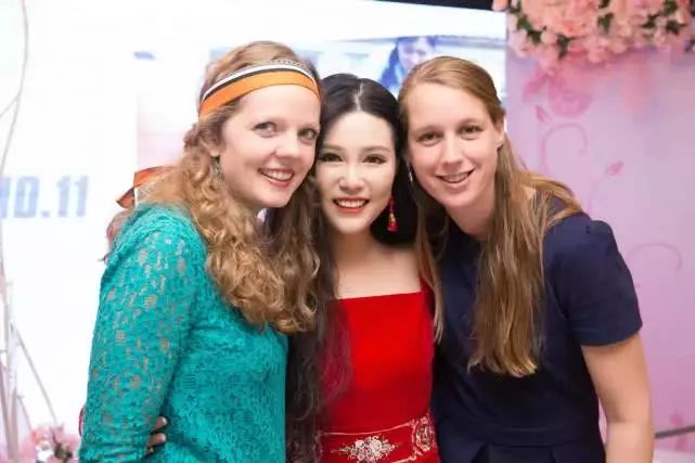 东北27岁姑娘裸嫁老外！洋婆婆的礼物是：旧自行车和洗衣机