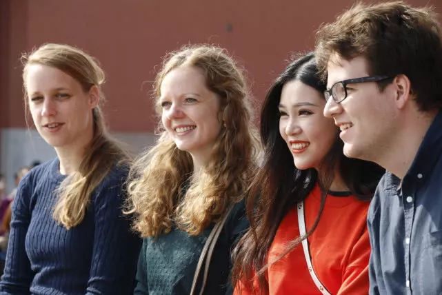 东北27岁姑娘裸嫁老外！洋婆婆的礼物是：旧自行车和洗衣机