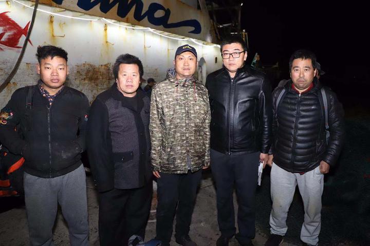 听说跑船挺能赚钱,四个男人来浙江当了船员,第一次出海就被困茫茫大海