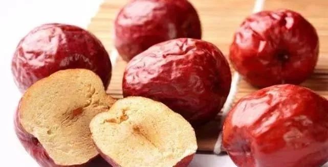 手脚冰凉气血不足吃什么食物,女人手脚冰凉吃什么食疗补最快