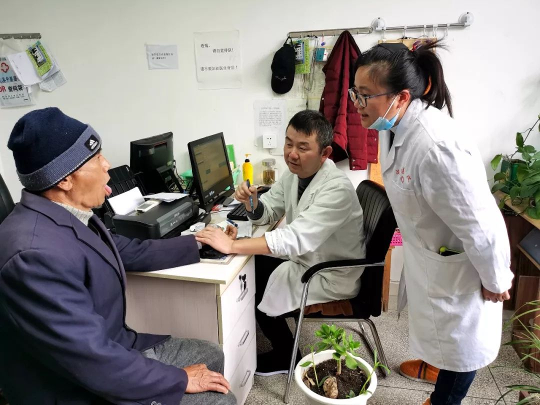 卫生院医生一年接诊人数,每年接诊三万人老中医