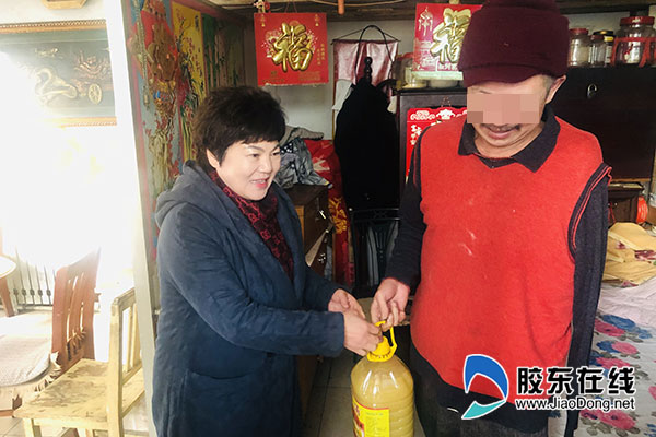 烟台华怡医学美容医院慰问贫困家庭年终岁末送温暖