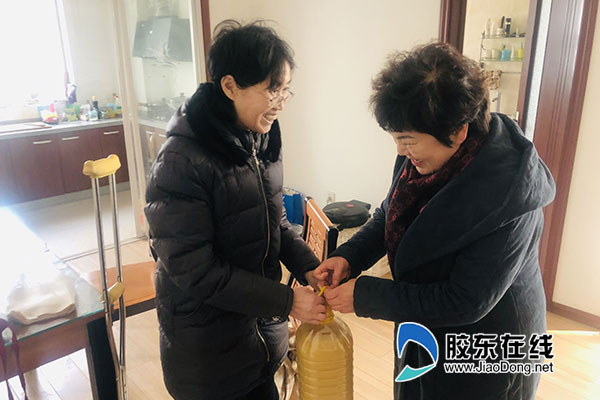 烟台华怡医学美容医院慰问贫困家庭年终岁末送温暖