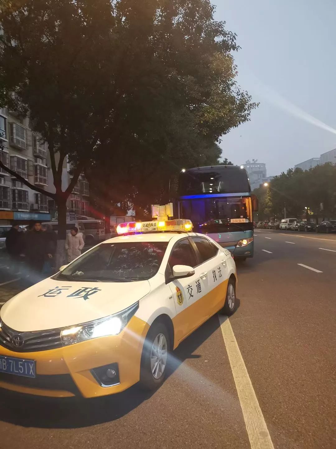 黑车被扣了怎么办,黑车被交警查到乘客一般怎么处理