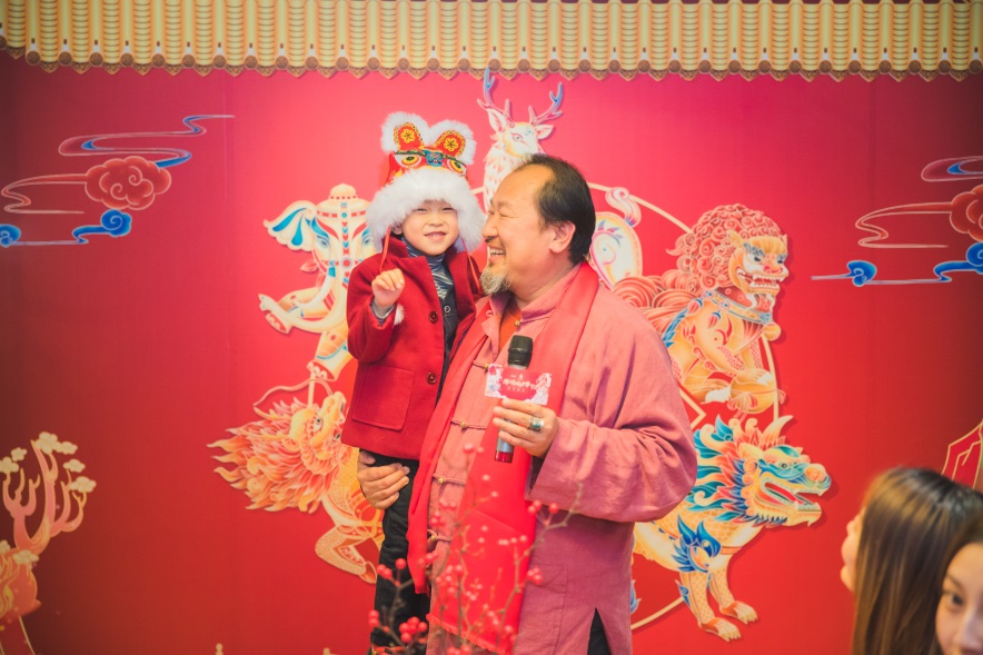 赏瑞兽、画年画，青岛肯德基会员在“祥瑞兆中华”主题店共庆新春本命年