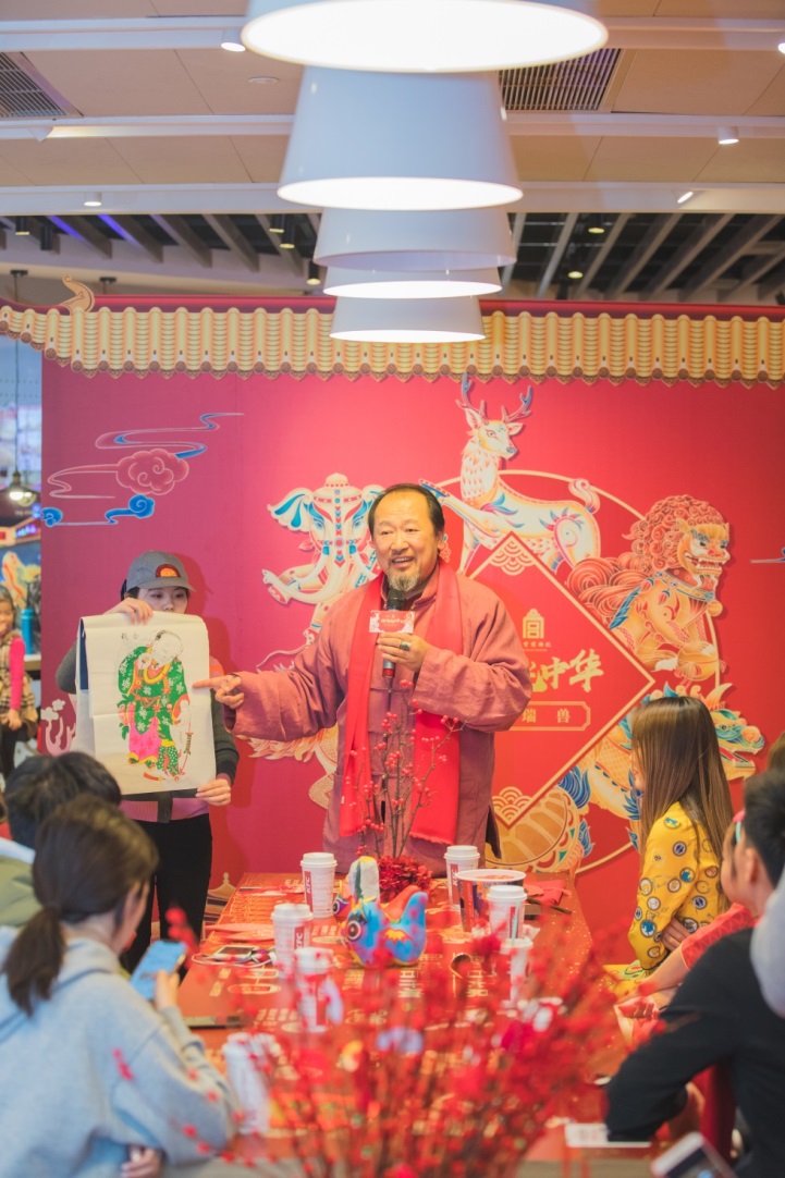赏瑞兽、画年画，青岛肯德基会员在“祥瑞兆中华”主题店共庆新春本命年