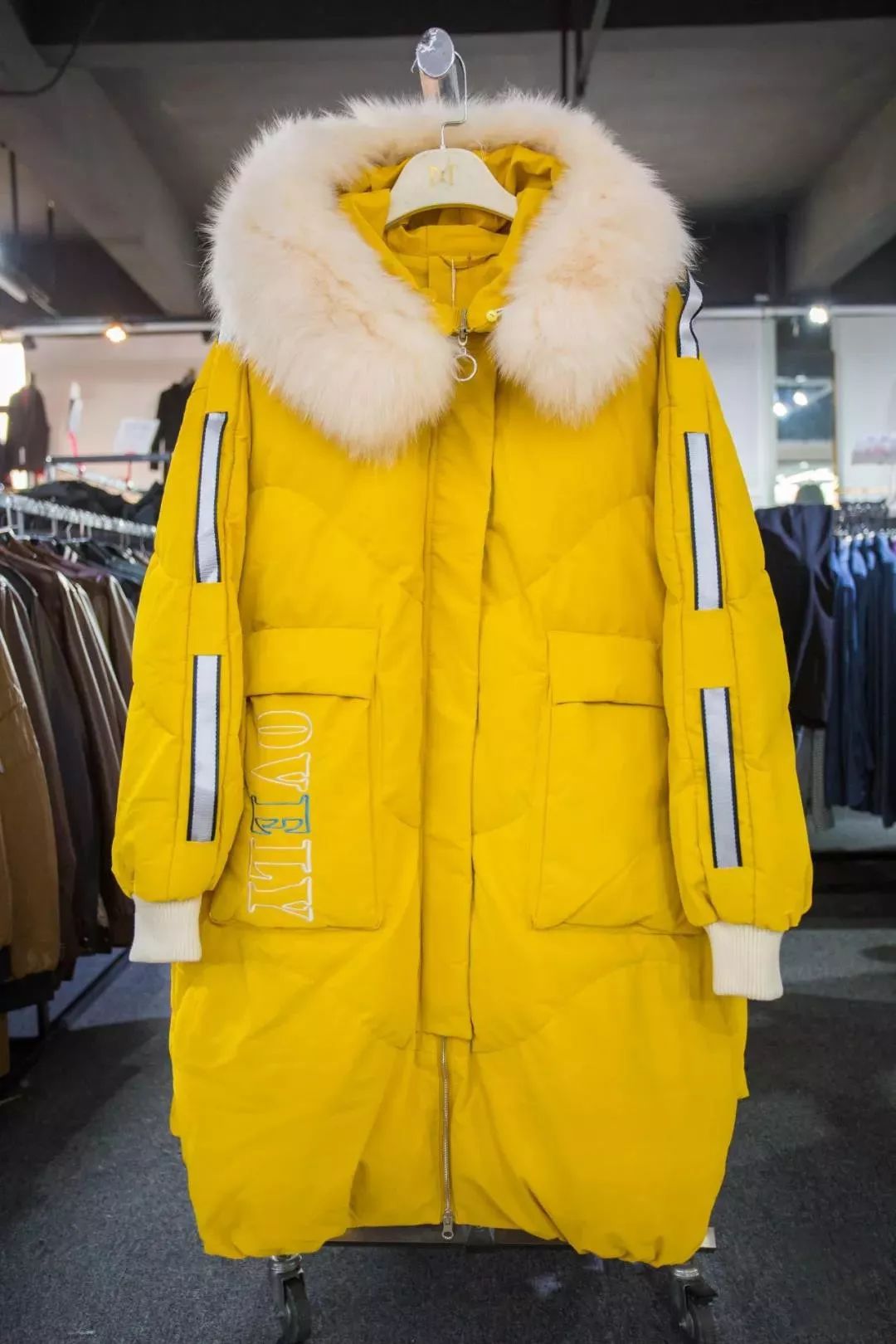 羽绒城清仓特价直播,羽绒服装清仓