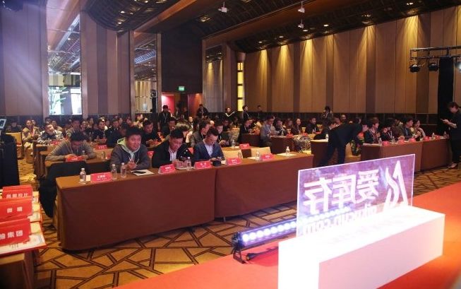 可口可乐中国首家线下店落地上海；中国李宁故宫神武门开店；马云上海再开酒吧|猫头鹰商业周报