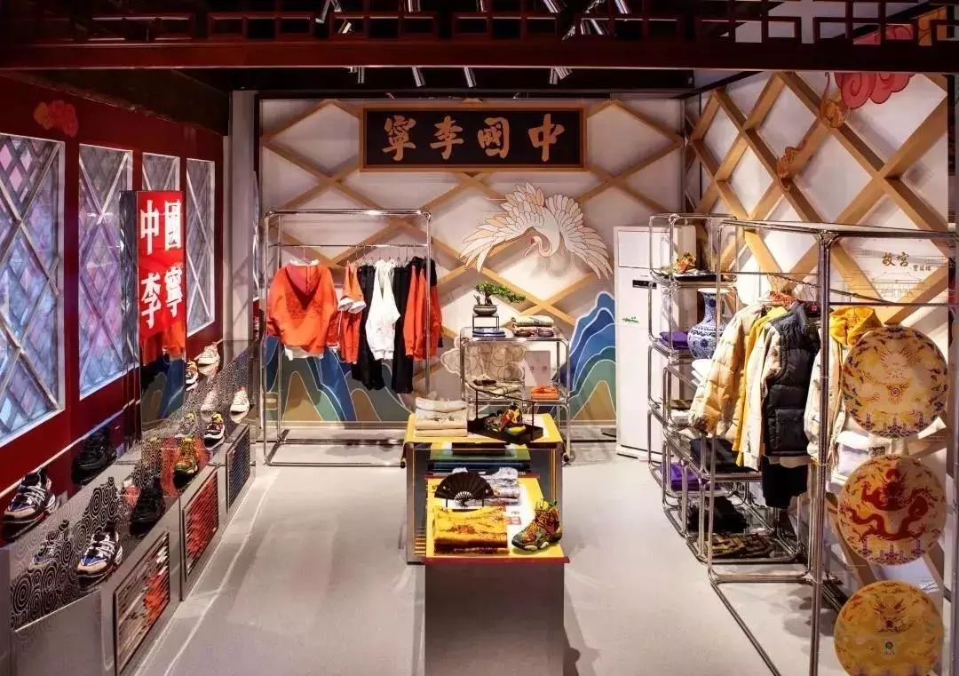 可口可乐中国首家线下店落地上海；中国李宁故宫神武门开店；马云上海再开酒吧|猫头鹰商业周报