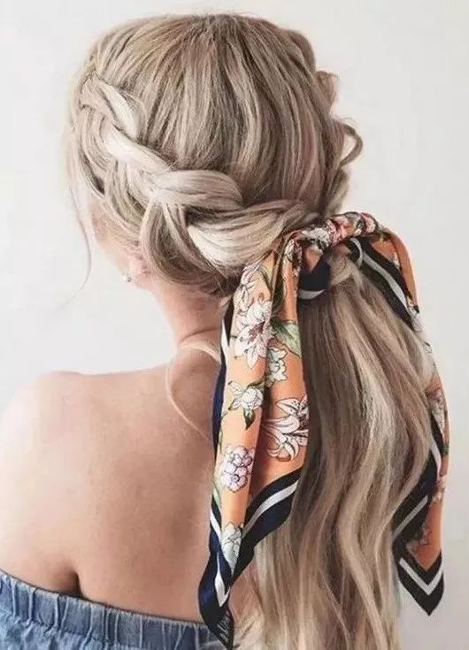 过时的丝巾绑头发,丝巾扎头发蝴蝶结造型