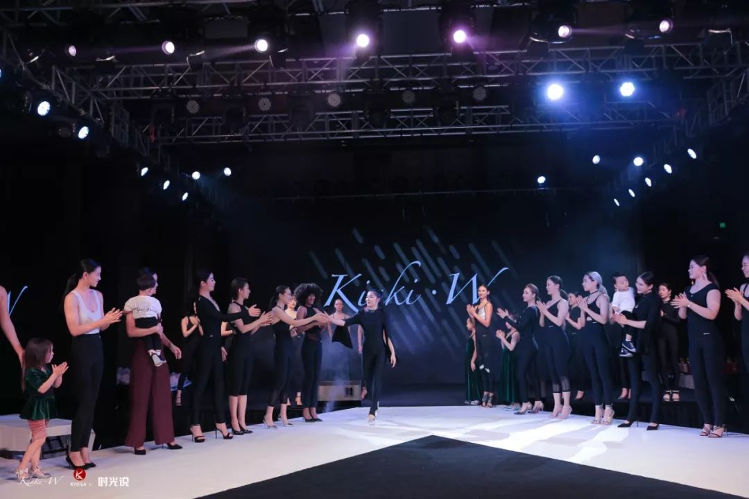 福布斯生活|中国空中瑜伽第一人Kinki:随时随地瑜伽生活