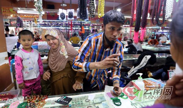 不负韶华并肩奋进,不负韶华只争朝夕砥砺前行踏征程