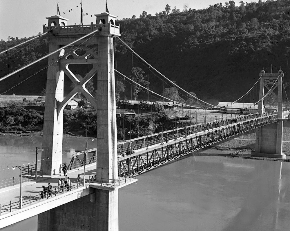 习*平近**同缅甸领导人驻足观看的这组照片太有故事