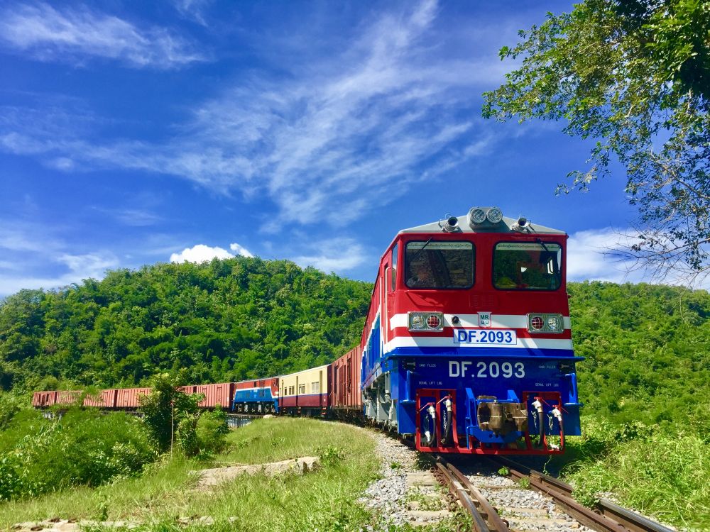 习*平近**同缅甸领导人驻足观看的这组照片太有故事