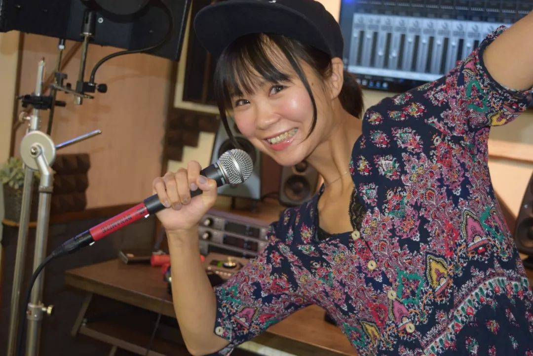 动圈麦克风怎么可以双声道录制,动圈无线麦克风直播正确使用方法