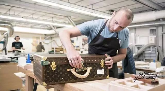 世界首富易主穷小子,世界首富头衔易主