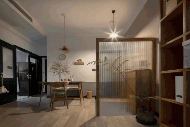 她家院子比房子还大，足足有80m²，在城里也能过得像李子柒