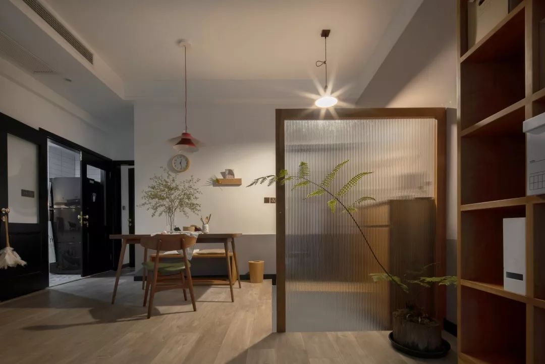 她家院子比房子还大，足足有80m²，在城里也能过得像李子柒