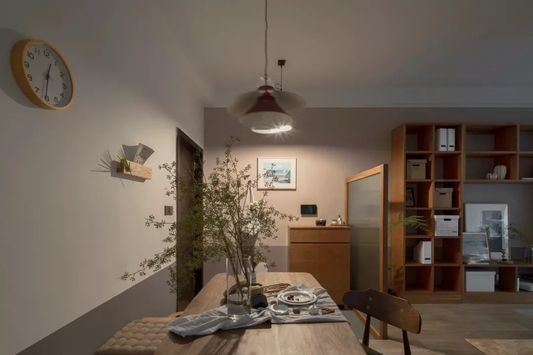 她家院子比房子还大，足足有80m²，在城里也能过得像李子柒