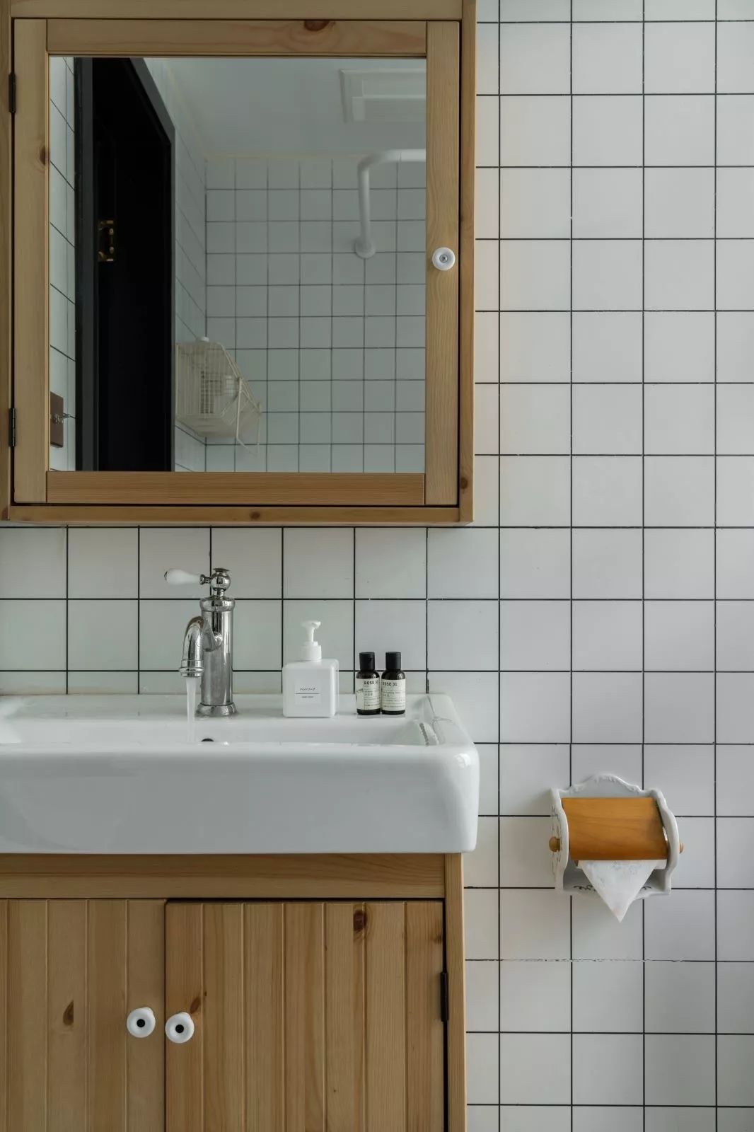 她家院子比房子还大，足足有80m²，在城里也能过得像李子柒