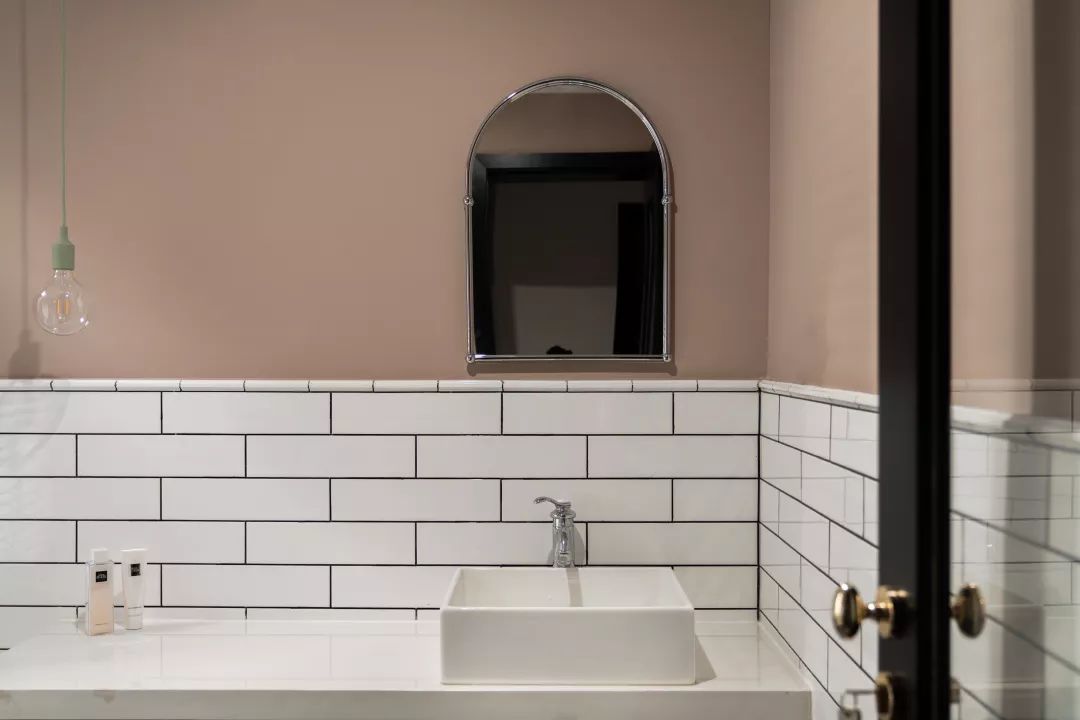 她家院子比房子还大，足足有80m²，在城里也能过得像李子柒