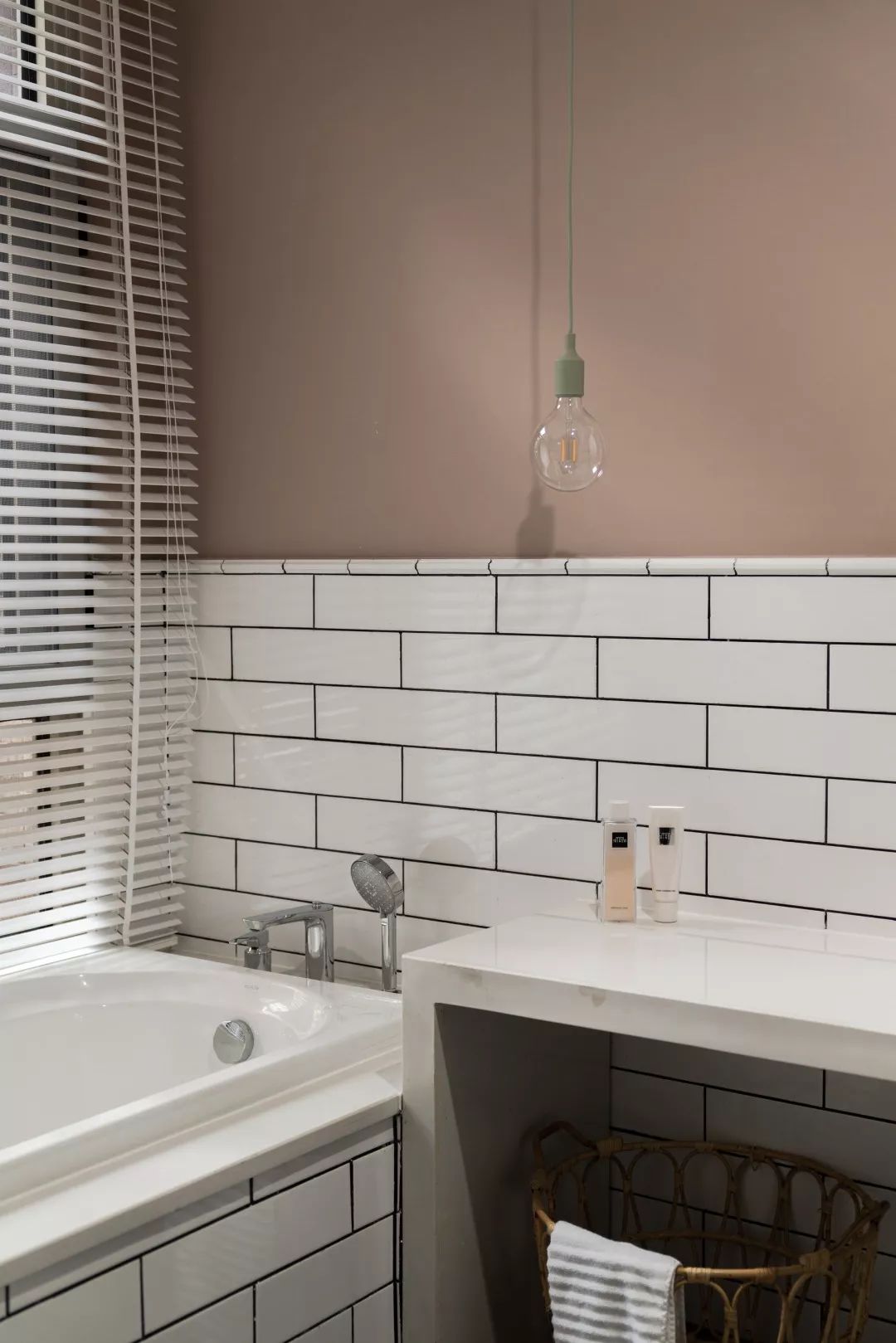 她家院子比房子还大，足足有80m²，在城里也能过得像李子柒