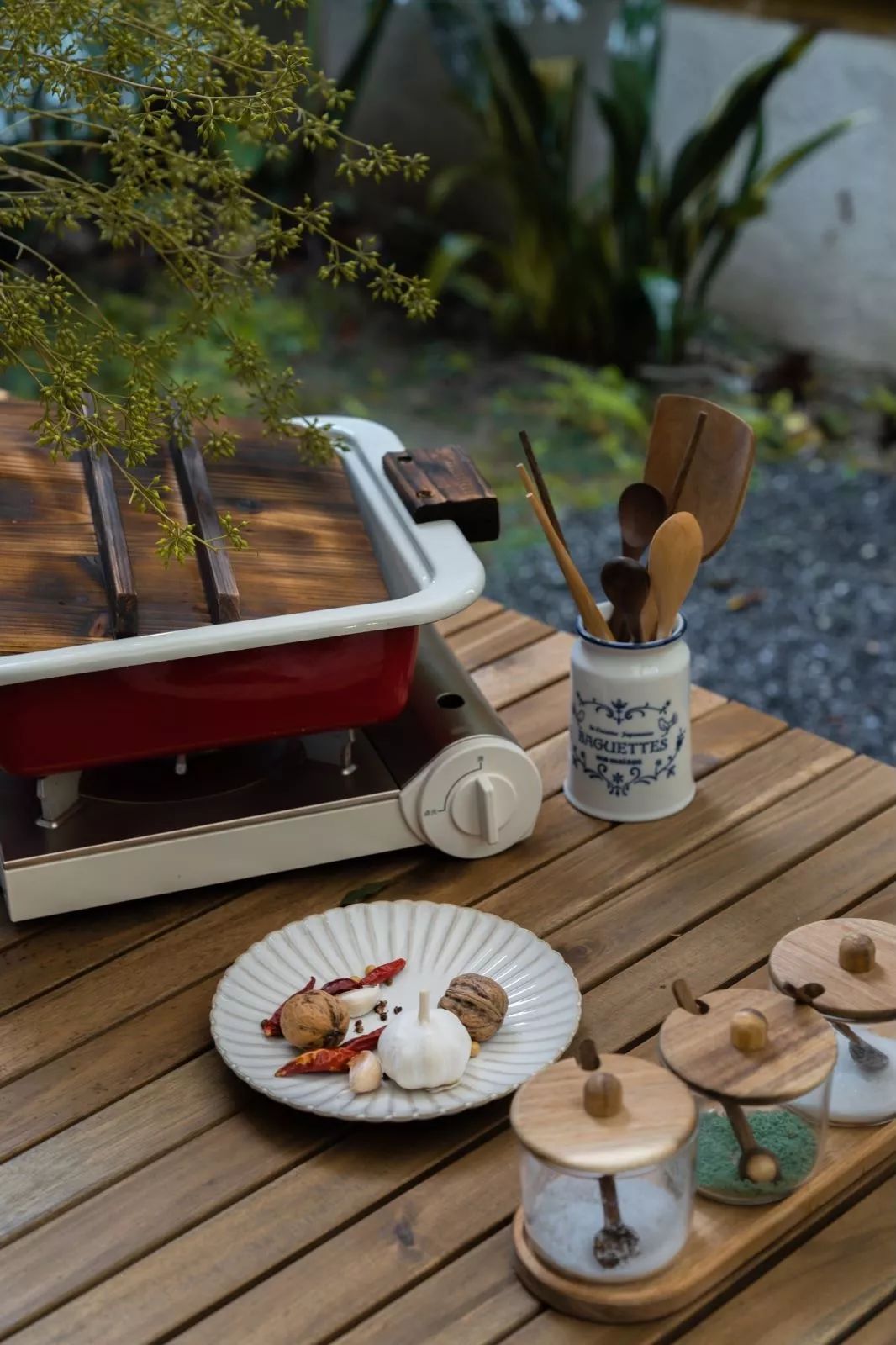 她家院子比房子还大，足足有80m²，在城里也能过得像李子柒