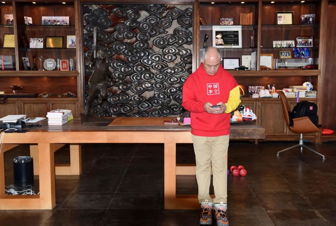 三年亏损到股价创新高，李宁拯救李宁：服务对象永远是打篮球最好的那个人