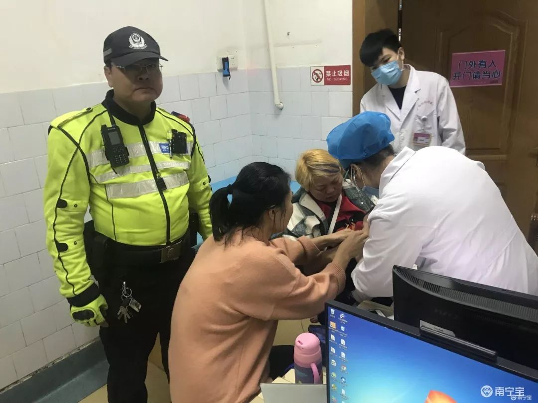 男婴高烧休克，邕城铁骑开道护送就医，仅用8分钟