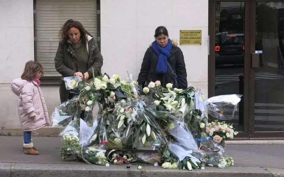 9 岁女童被奔驰车撞死 (一岁女童被司机撞倒导致不治死亡)