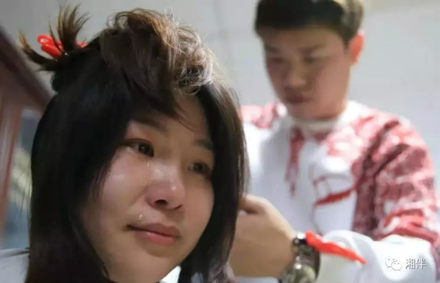 基层组织燃星火战“疫”明烛照天烧