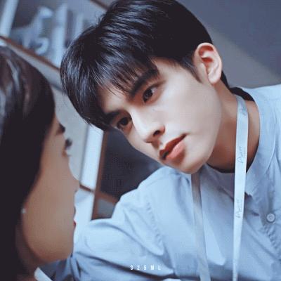 这种男人没结婚早点离开没有好的,男人还不分手留着过年吗