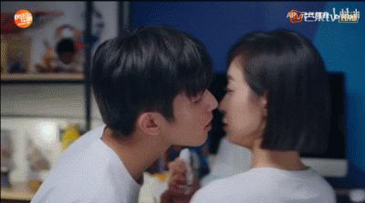 这种男人没结婚早点离开没有好的,男人还不分手留着过年吗