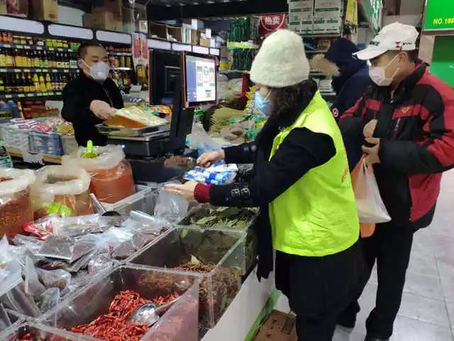 鎶楀嚮鐤儏鍦ㄨ鍔ㄧ墿璧勬崘璧犳殩浜哄績 (鐖卞績鐗╄祫鍔╁姏娴欐睙鎶楀嚮鐤儏)