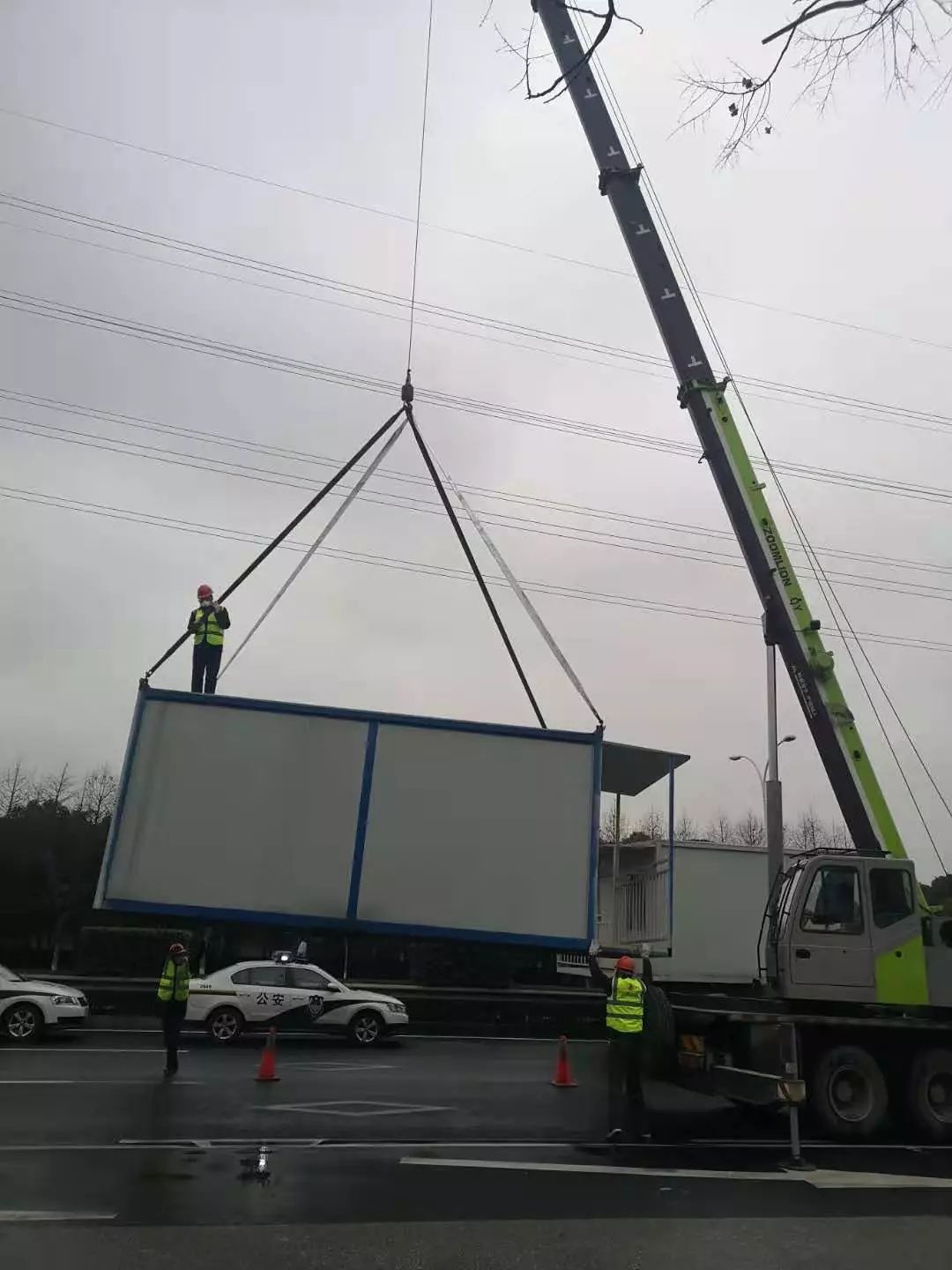 神速！20处临检板房连夜竣工暖心！“辛苦指数”换检疫人员“安心指数”