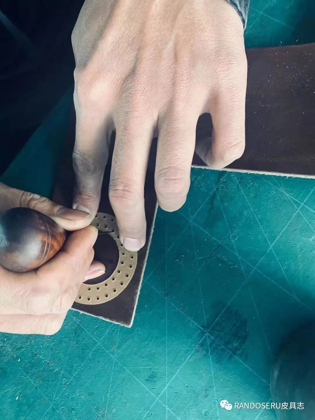 自制头戴式面具,用帽子制作蒙面面具