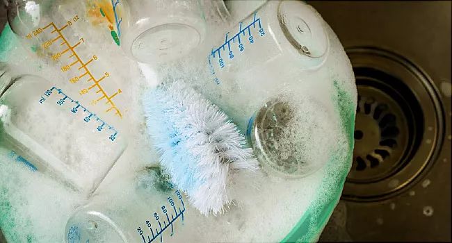 8个儿童用品的清洁和消毒问题（包括餐具、玩具和衣物）