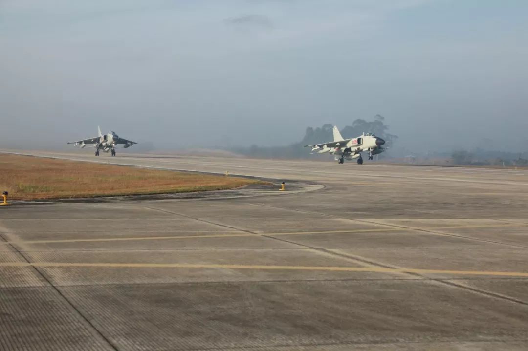 万里海疆战鼓擂，新春佳节练兵忙