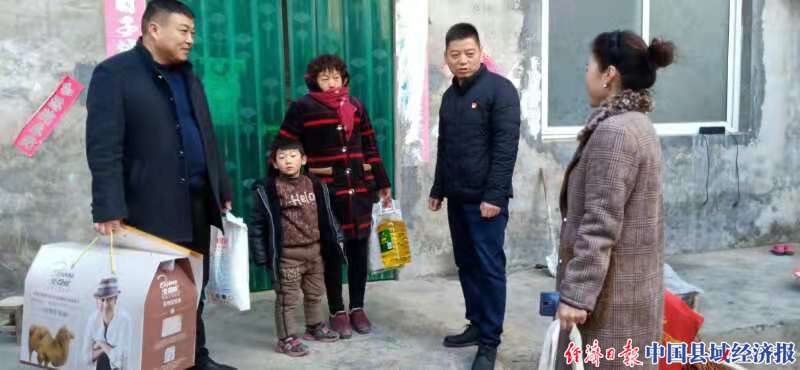 河南原阳县贫困户钟桃言：脱贫致富不忘*党**国家有难当出手