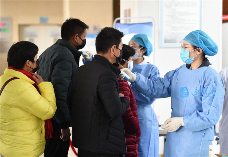 记者访武汉发热门诊,记者探访医院发热门诊