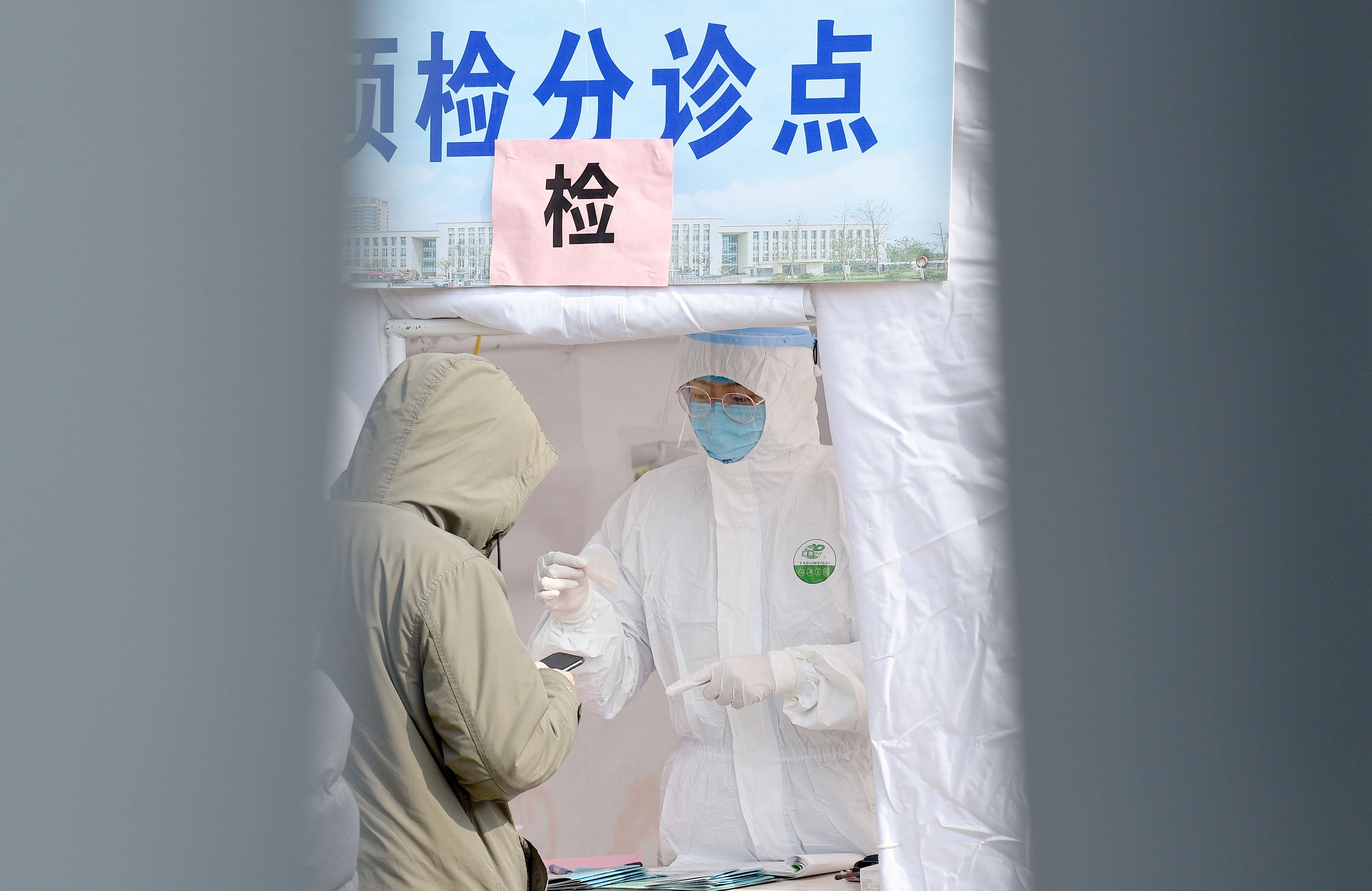 记者访武汉发热门诊,记者探访医院发热门诊